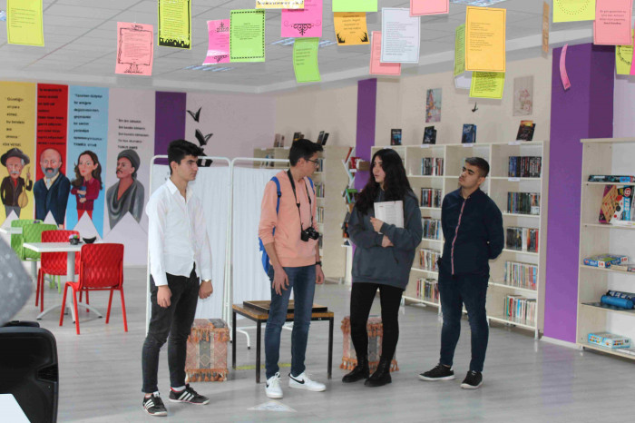 Akdeniz mesleki ve teknik anadolu lisesi'nde  Kütüphane ve ingilizce sosyal alanı açıldı