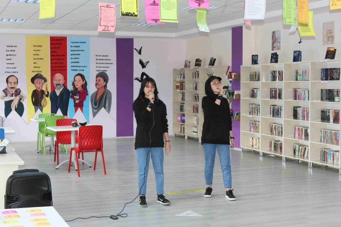 Akdeniz mesleki ve teknik anadolu lisesi'nde  Kütüphane ve ingilizce sosyal alanı açıldı