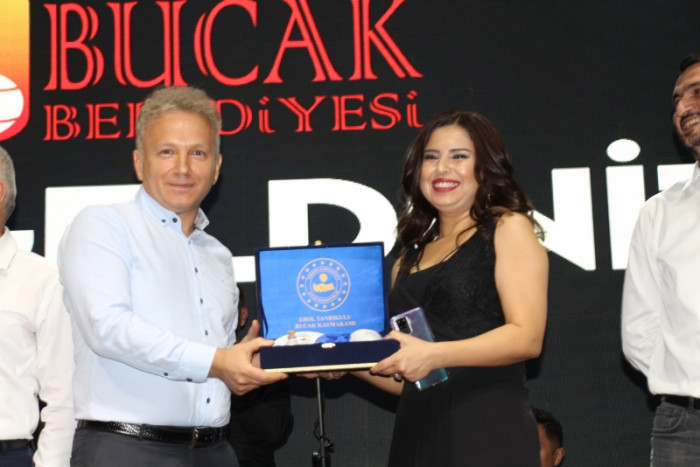 Açık hava konserinde Bucak Hüseyin Kağıt ile coştu