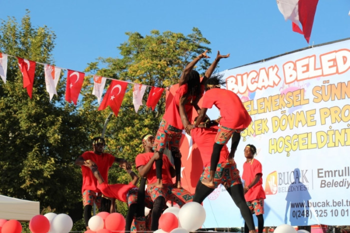 Bucak&rsquo;ta 30&rsquo;ncu geleneksel s&uuml;nnet ve keşkek ş&ouml;leni yapıldı