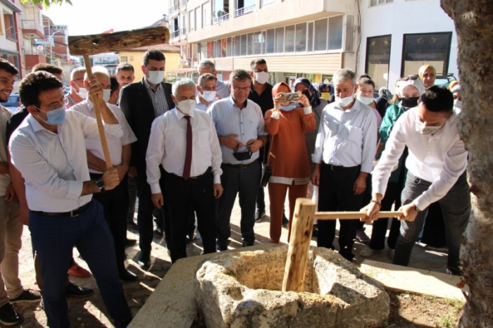Bucak&rsquo;ta 30&rsquo;ncu geleneksel s&uuml;nnet ve keşkek ş&ouml;leni yapıldı