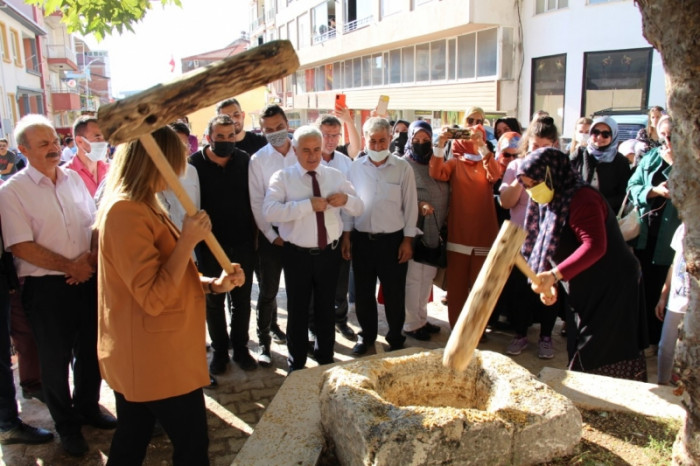 Bucak&rsquo;ta 30&rsquo;ncu geleneksel s&uuml;nnet ve keşkek ş&ouml;leni yapıldı
