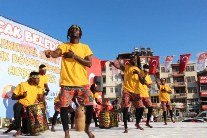 Bucak&rsquo;ta 30&rsquo;ncu geleneksel s&uuml;nnet ve keşkek ş&ouml;leni yapıldı