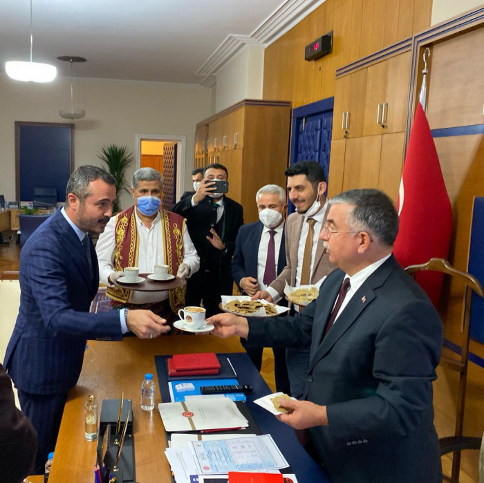 TBMM’de Gelenekselleşen Bucak Salebi İkramı Yapıldı