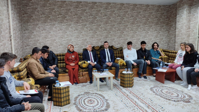 Başkan Ünal Gençlerle Buluştu