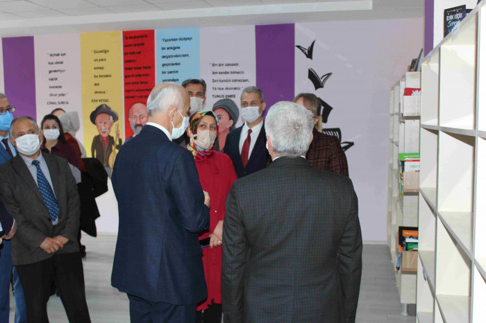 Akdeniz mesleki ve teknik anadolu lisesi'nde  Kütüphane ve ingilizce sosyal alanı açıldı