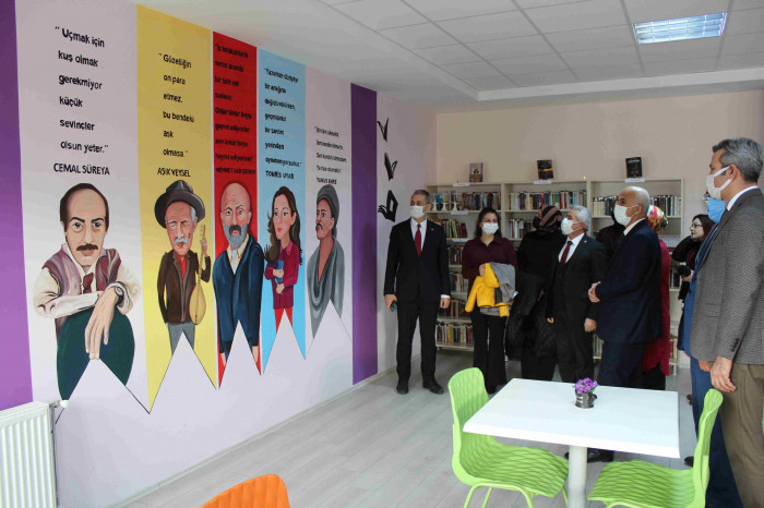 Akdeniz mesleki ve teknik anadolu lisesi'nde  Kütüphane ve ingilizce sosyal alanı açıldı