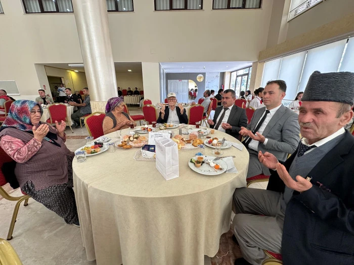 Bucak’ta Gaziler Kahvaltıda Bir Araya Geldi 