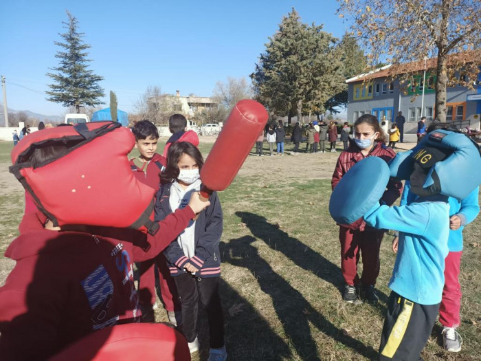 Sevgi Ve Merhamet Timi Köy Okullarında 