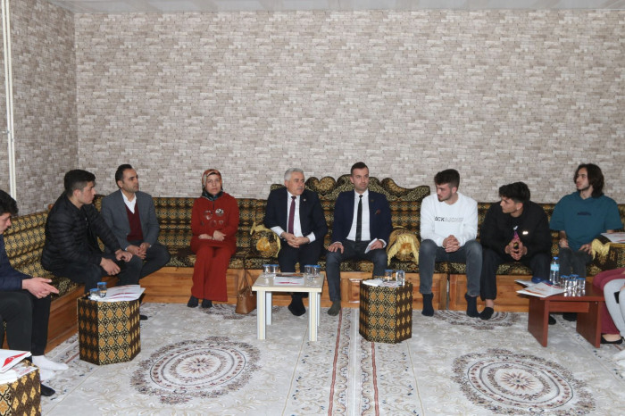 Başkan Ünal Gençlerle Buluştu