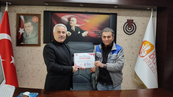 Başkan Emrullah Ünal’dan Belediye Personeline Teşekkür Belgesi