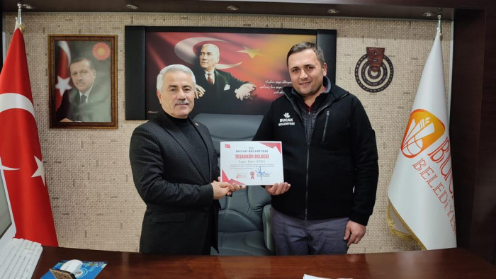 Başkan Emrullah Ünal’dan Belediye Personeline Teşekkür Belgesi