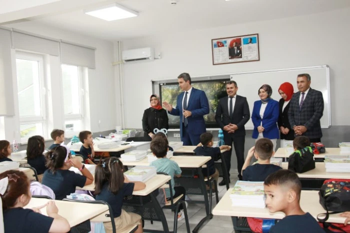 Bucak’ta Kaymakam Kuruca İlk Ders Zilini Çaldı