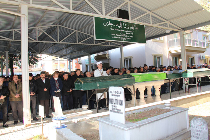 SURİYE'DE GÖREVLİ DOKTOR, DEPREMDE  ÖLEN EŞİ VE 3 ÇOCUĞUNU TOPRAĞA VERDİ