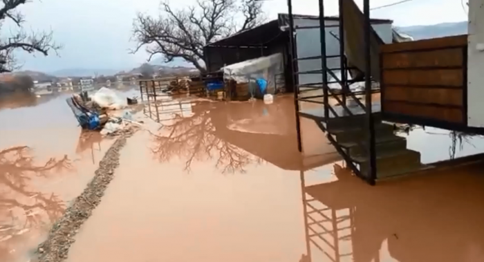 Bucak'ta dere suyu taştı, evler su altında kaldı