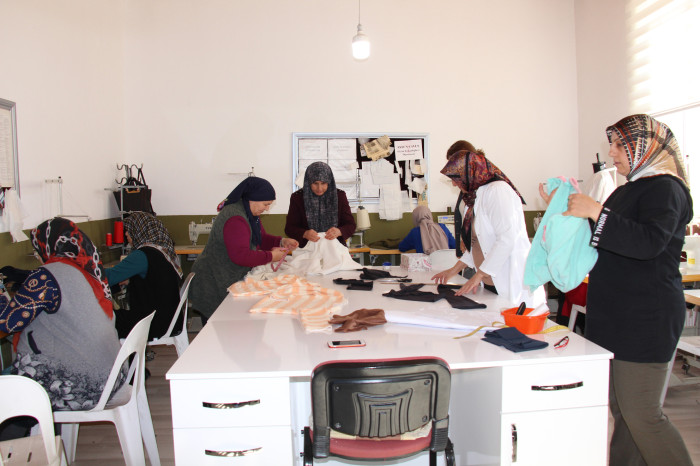 HALK EĞİTİM TEKSTİL FABRİKASINA DÖNDÜ