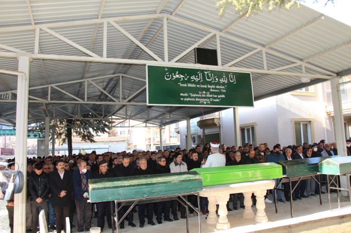 SURİYE'DE GÖREVLİ DOKTOR, DEPREMDE  ÖLEN EŞİ VE 3 ÇOCUĞUNU TOPRAĞA VERDİ