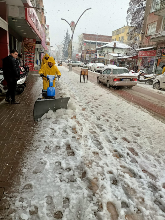 BUCAK’TA KAR YAĞIŞI ETKİLİ OLDU