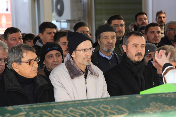 SURİYE'DE GÖREVLİ DOKTOR, DEPREMDE  ÖLEN EŞİ VE 3 ÇOCUĞUNU TOPRAĞA VERDİ