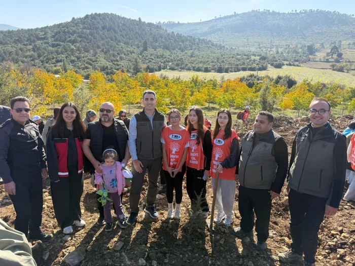 Bucak’ta yüzlerce fidan toprakla buluştu