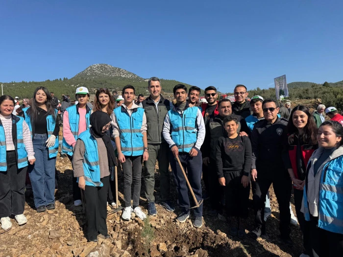 Bucak’ta yüzlerce fidan toprakla buluştu