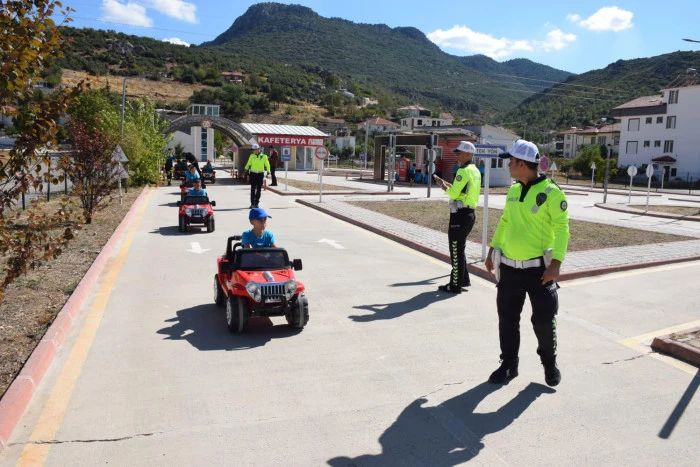 Bucak’ta Miniklere Trafik Eğitimi