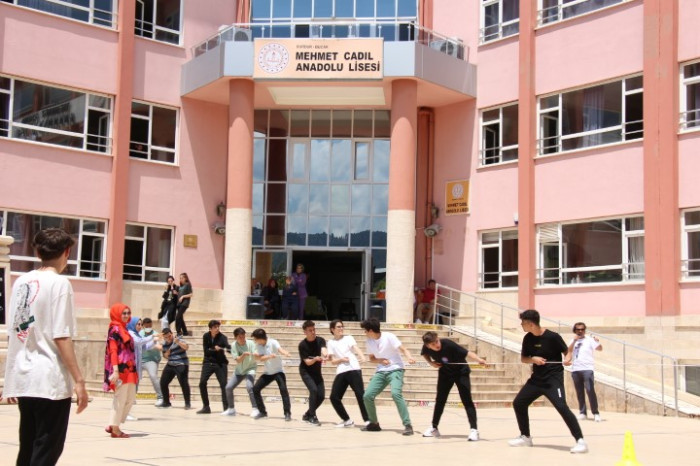 Bucak’ta Öğrenciler Geleneksel Kavurma Şenliğinde Buluştu 