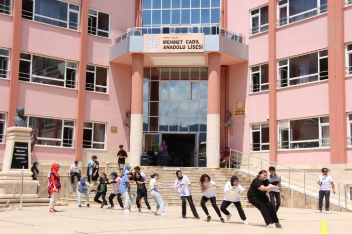 Bucak’ta Öğrenciler Geleneksel Kavurma Şenliğinde Buluştu 