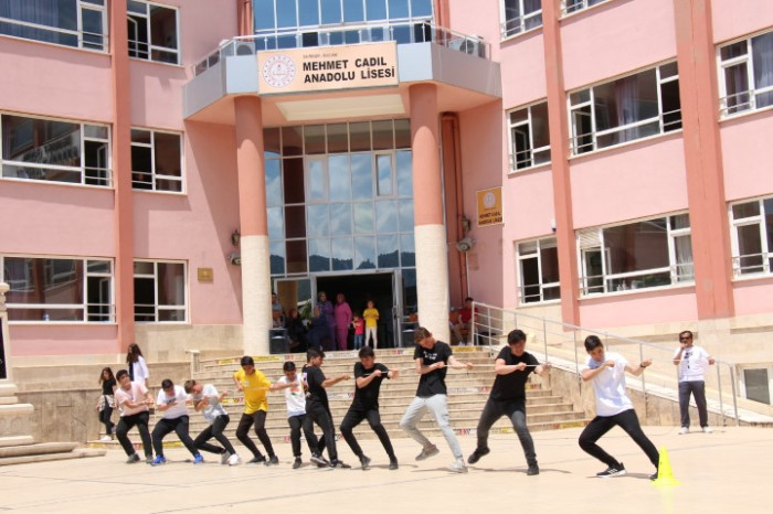 Bucak’ta Öğrenciler Geleneksel Kavurma Şenliğinde Buluştu 