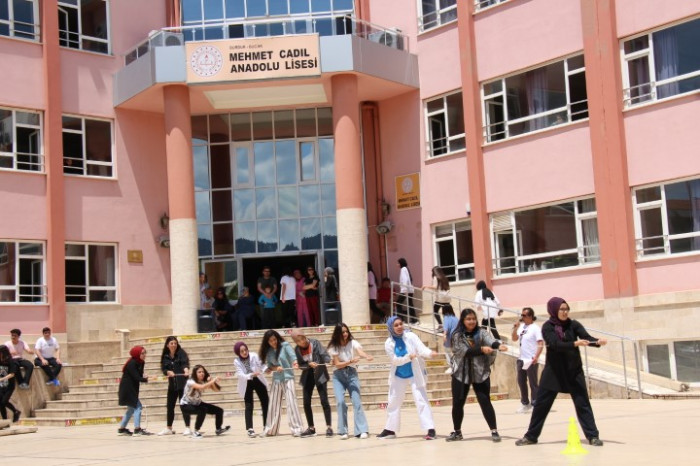 Bucak’ta Öğrenciler Geleneksel Kavurma Şenliğinde Buluştu 