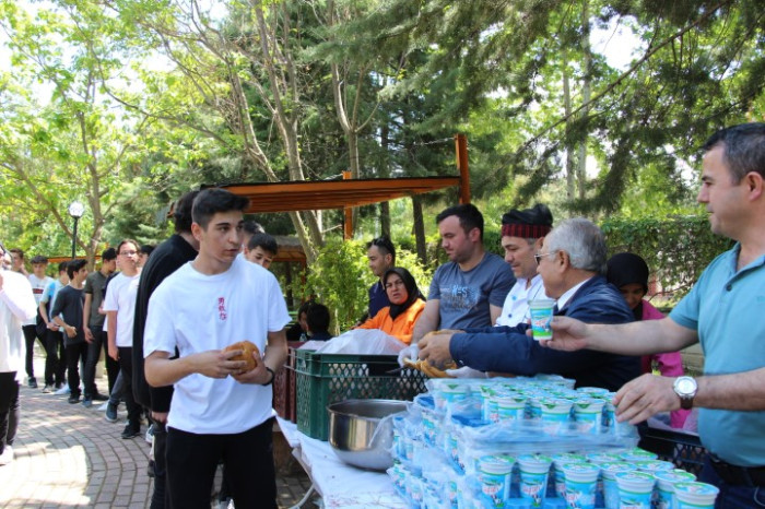 Bucak’ta Öğrenciler Geleneksel Kavurma Şenliğinde Buluştu 