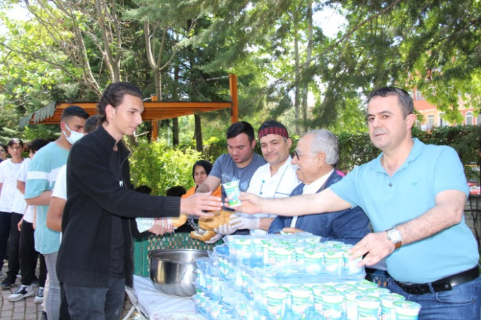 Bucak’ta Öğrenciler Geleneksel Kavurma Şenliğinde Buluştu 