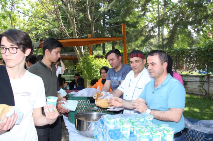 Bucak’ta Öğrenciler Geleneksel Kavurma Şenliğinde Buluştu 