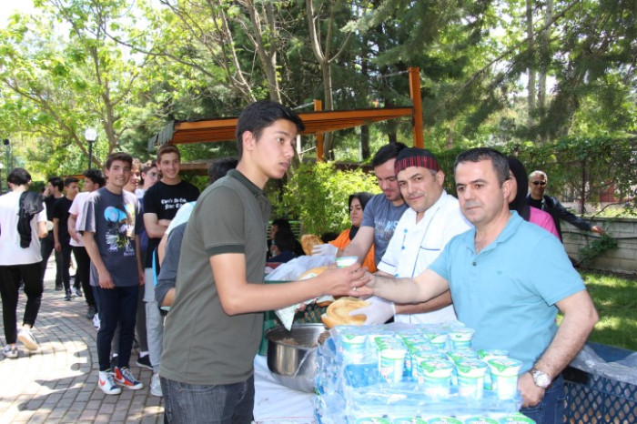 Bucak’ta Öğrenciler Geleneksel Kavurma Şenliğinde Buluştu 