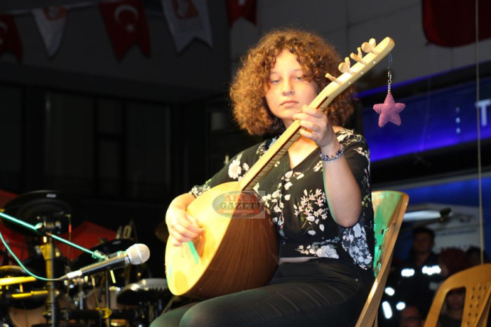 BUCAK’TA ‘YETENEK SİZSİNİZ’ YARIŞMASININ FİNALİ YAPILDI