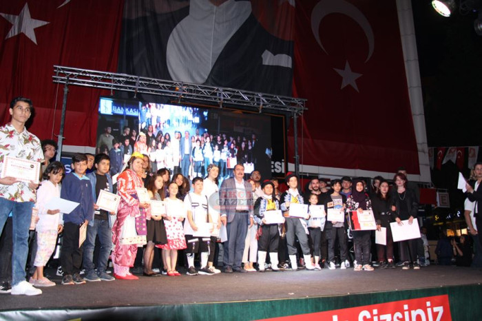 BUCAK’TA ‘YETENEK SİZSİNİZ’ YARIŞMASININ FİNALİ YAPILDI