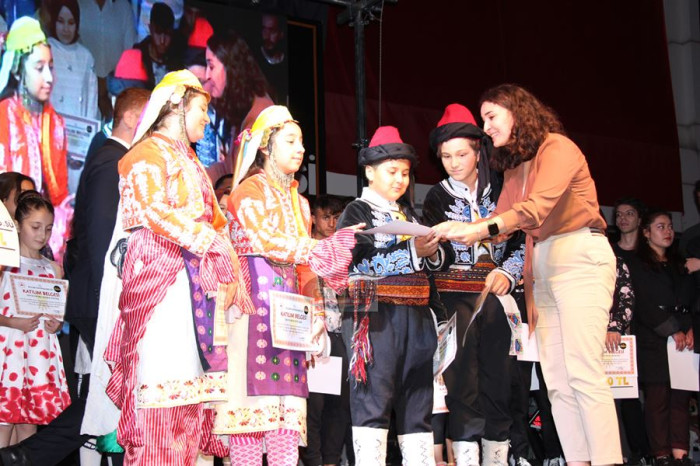 BUCAK’TA ‘YETENEK SİZSİNİZ’ YARIŞMASININ FİNALİ YAPILDI