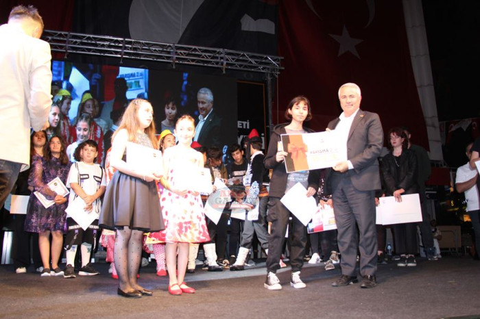 BUCAK’TA ‘YETENEK SİZSİNİZ’ YARIŞMASININ FİNALİ YAPILDI