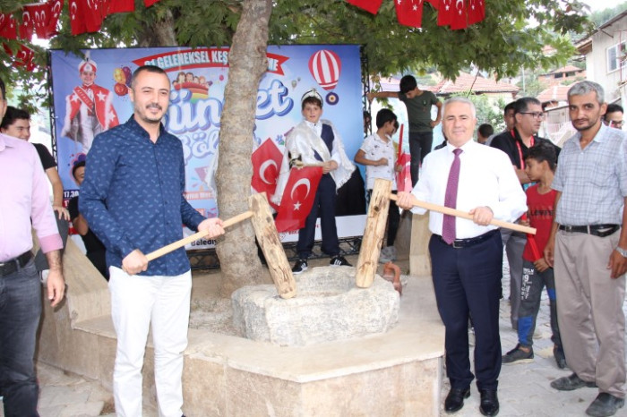 Bucak’ta 31. Geleneksel keşkek dövme ve sünnet şöleni yapıldı