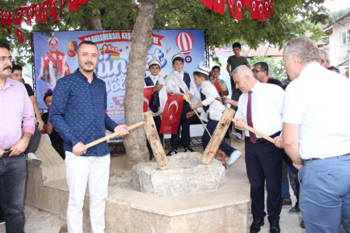 Bucak’ta 31. Geleneksel keşkek dövme ve sünnet şöleni yapıldı