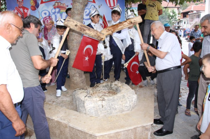 Bucak’ta 31. Geleneksel keşkek dövme ve sünnet şöleni yapıldı