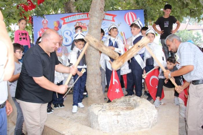 Bucak’ta 31. Geleneksel keşkek dövme ve sünnet şöleni yapıldı