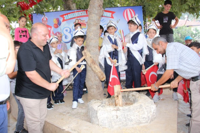 Bucak’ta 31. Geleneksel keşkek dövme ve sünnet şöleni yapıldı