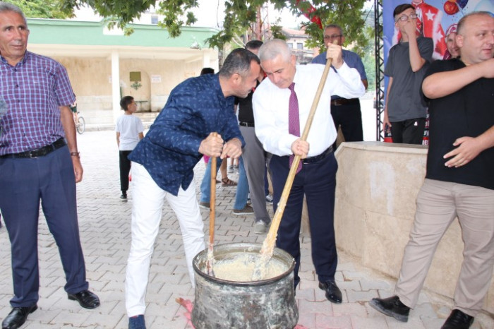 Bucak’ta 31. Geleneksel keşkek dövme ve sünnet şöleni yapıldı