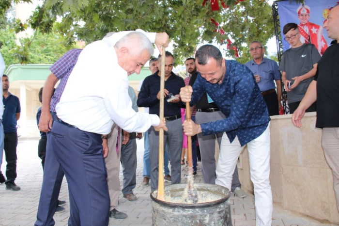 Bucak’ta 31. Geleneksel keşkek dövme ve sünnet şöleni yapıldı