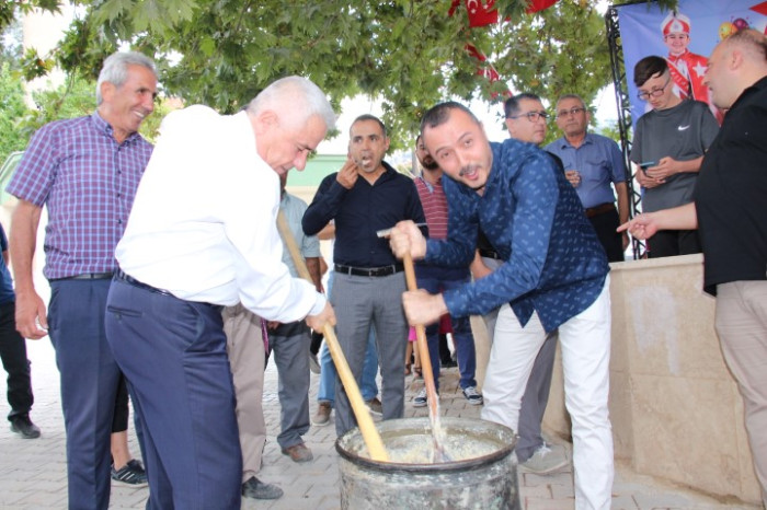 Bucak’ta 31. Geleneksel keşkek dövme ve sünnet şöleni yapıldı