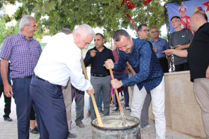 Bucak’ta 31. Geleneksel keşkek dövme ve sünnet şöleni yapıldı