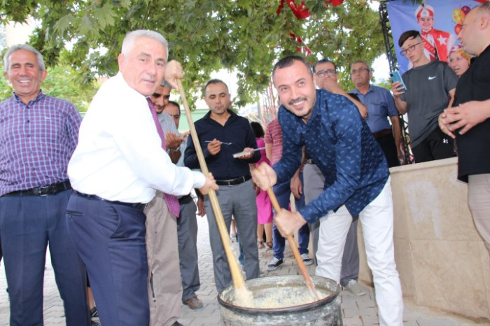 Bucak’ta 31. Geleneksel keşkek dövme ve sünnet şöleni yapıldı