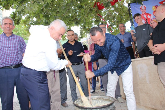 Bucak’ta 31. Geleneksel keşkek dövme ve sünnet şöleni yapıldı