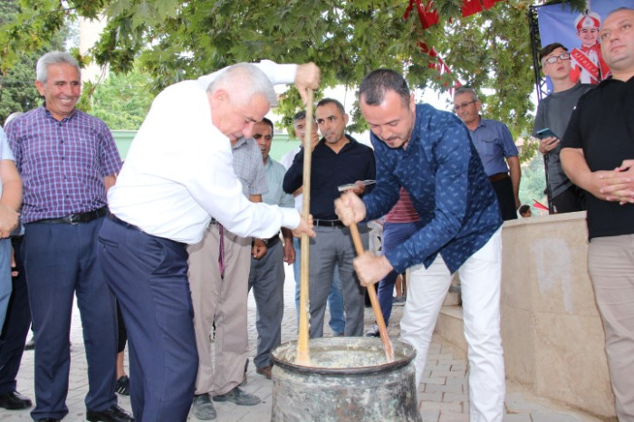 Bucak’ta 31. Geleneksel keşkek dövme ve sünnet şöleni yapıldı